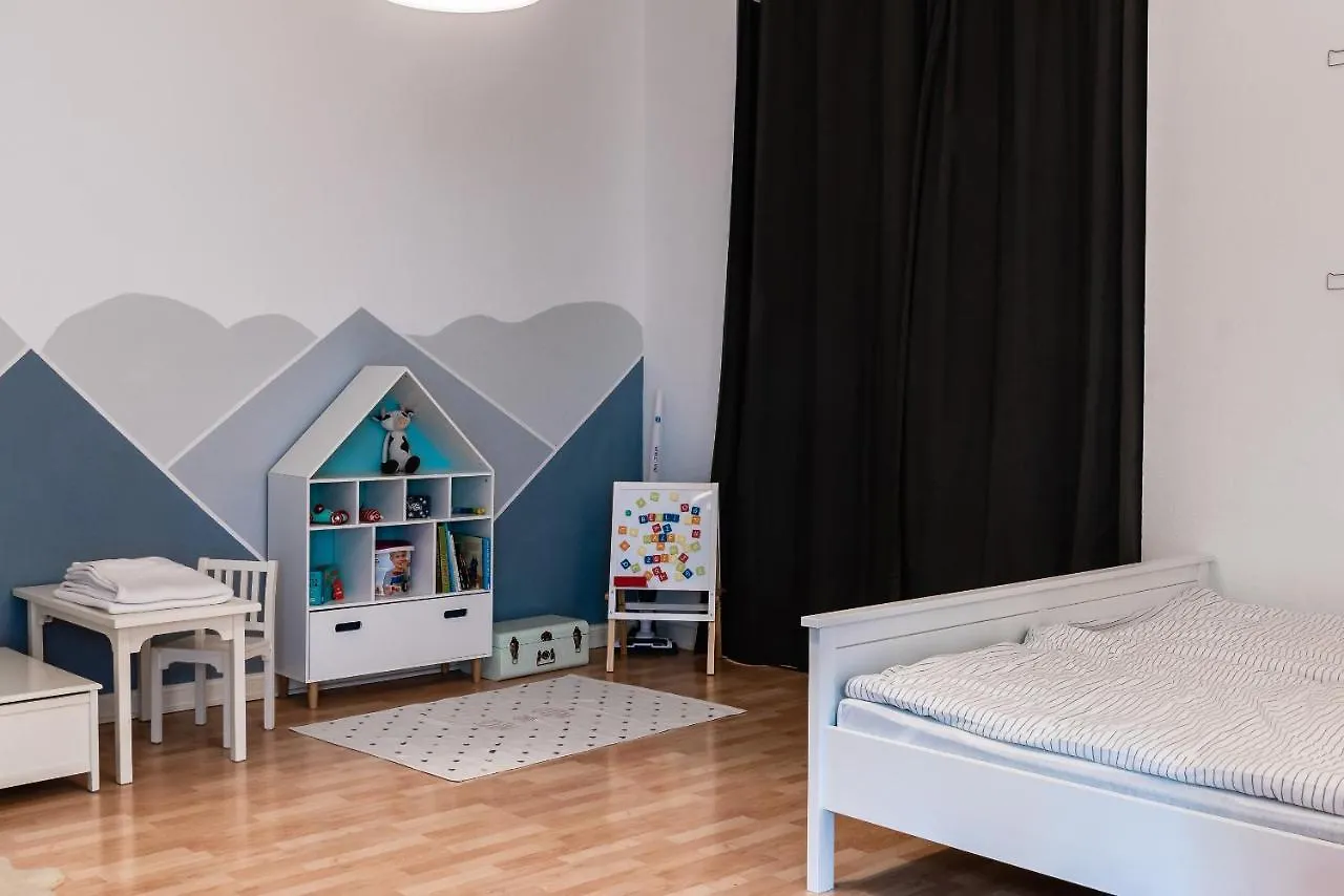 Family-Friendly Apartment In The Center Of Berlin 0*,  Almanya